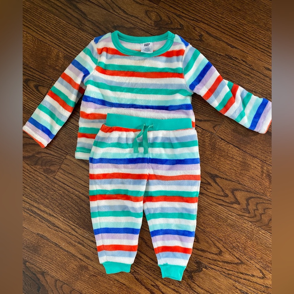 Lands End - gender neutral - 2T fleece lounge set - never worn